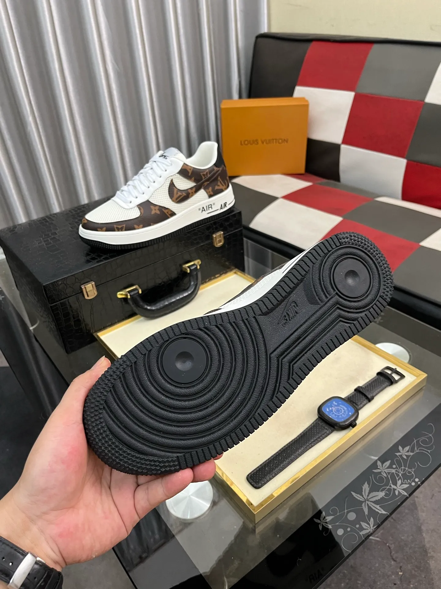Men's shoes 💰440⌚️⌚️【LOUlS VUlTTON】Louis Vuitton ~ unique and casual style. LV counter purchasing 🏃casual shoes😍😍 are on sale at the men's counter at the same time. Italian imported brands select top-layer Italian cowhide. 🐑Sheepskin lining (refuses to discolor and grind feet) Sole: Original sole specially provided by the original factory 🎬Better in kind Code number: 38-443⃣️Color selection